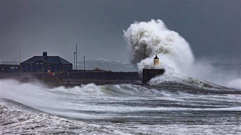 In pictures: Storm Babet strikes across Scotland - BBC News