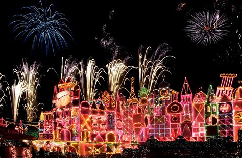 2024 Disneyland Christmas Guide: Dates, Tips, Decorations, and More!