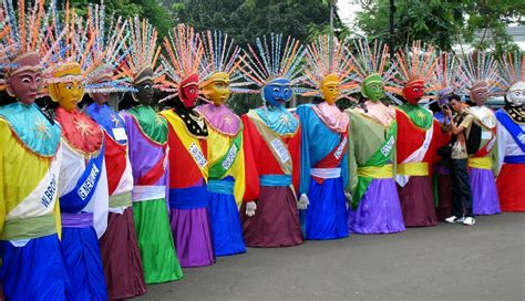 Mengenal Ondel-Ondel, Maskotnya Jakarta ~ PESONA WISATA INDONESIA