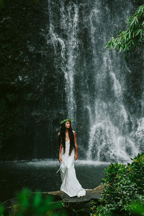 KOKI BEACH AND HANA WATERFALL ELOPEMENT ON MAUI - Melia Lucida Photography