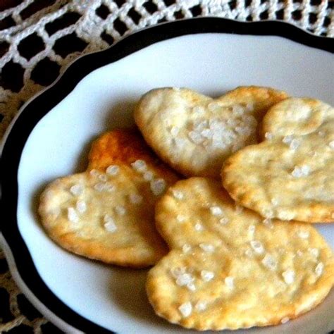 Saltine Cracker Recipe (Soda Crackers) | Restless Chipotle