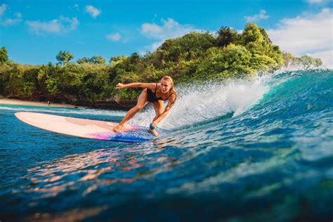 10 Amazing Maui Surfing Lessons for All Ages (2023)