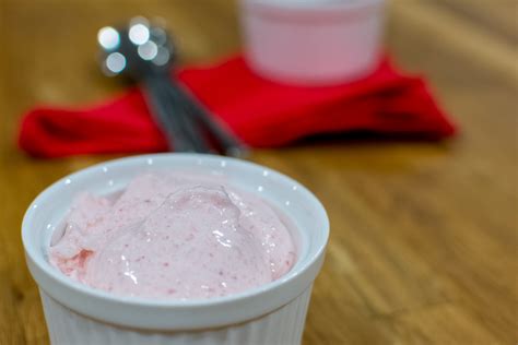 Low Carb Ice Cream | Vitamix Recipes - Caveman Keto