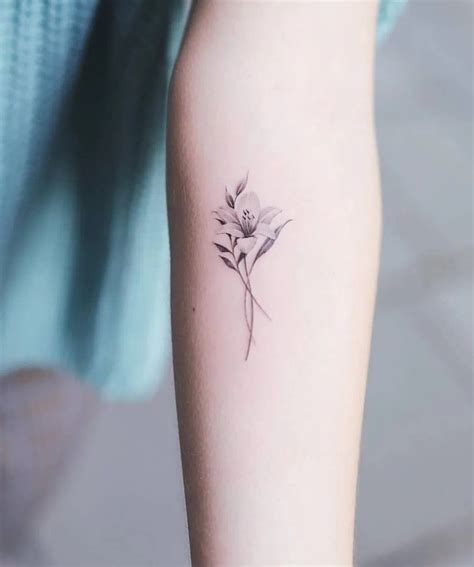 Pin by Abigail Wiggins on Tattoos | Lilly flower tattoo, Lily tattoo ...