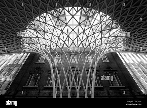 The complex diagrid shell structure roof of King's Cross station Stock ...