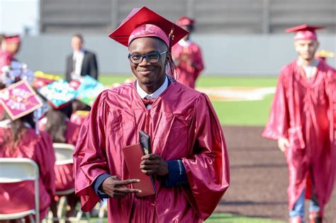 Over 2K seniors graduate from Staten Island high schools in past week ...