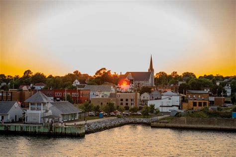 Small towns in Canada are giving away free land to grow populations