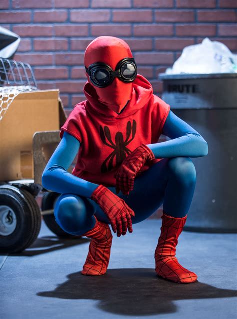 Total 33+ imagen spiderman homemade suit cosplay - Abzlocal.mx