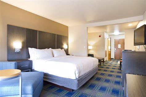 Holiday Inn Express Hotel & Suites Brookings in Brookings (SD) - Room ...