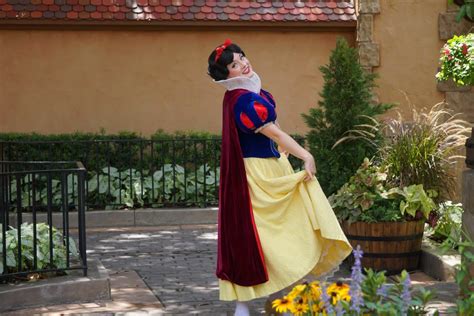 PHOTOS: Snow White Now Appearing in Distanced Meet-and-Greets at EPCOT ...