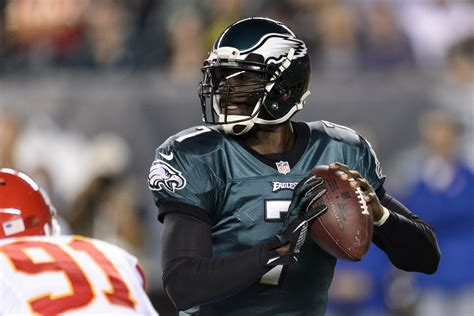 Michael Vick officially announces retirement from NFL