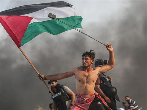 Stop romanticising that viral image of a Palestinian protester – it's ...