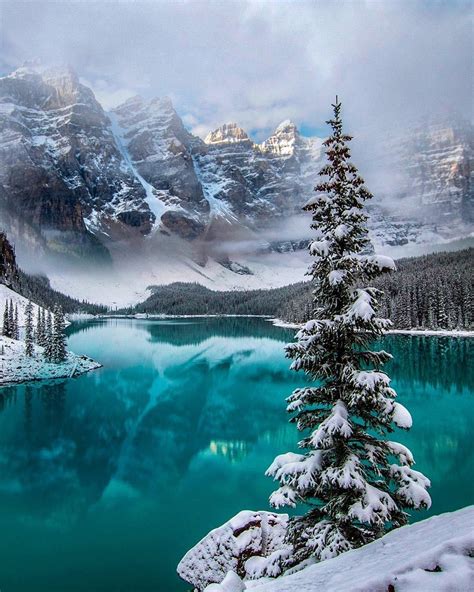 Winter in Moraine Lake, Canada : r/MostBeautiful