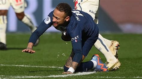 Neymar injury: PSG star needs ankle surgery, out for season