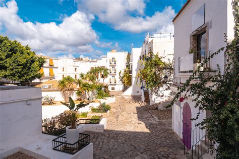 5 Essential Tips for Buying Ibiza Apartments in Europe