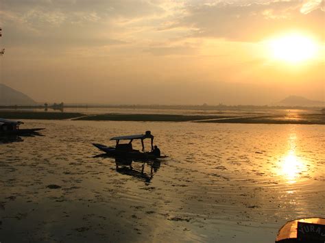 Dal Lake Sunset 02 by Mr. Banerjee - Desktop Wallpaper