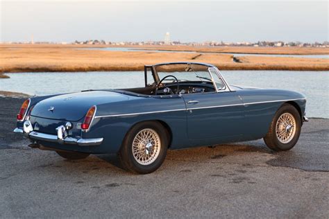 Official Buying Guide: MGB Roadster - The Quintessential British ...