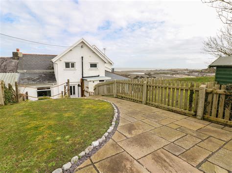 Swansea Beachfront Cottage, Port Eynon | Beach Stays