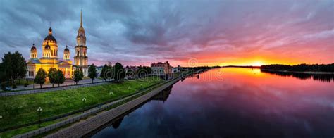 Panorama Von Rybinsk Auf Sonnenuntergang Mit Der Wolga Stockfoto - Bild ...