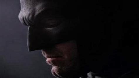 Comic Frontline: SDCC: Image Of Ben Affleck In The Batman Cowl