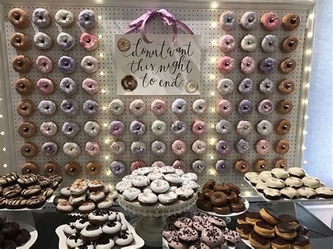 Donut walls are the newest wedding trend for 2017 | Donut decor ...