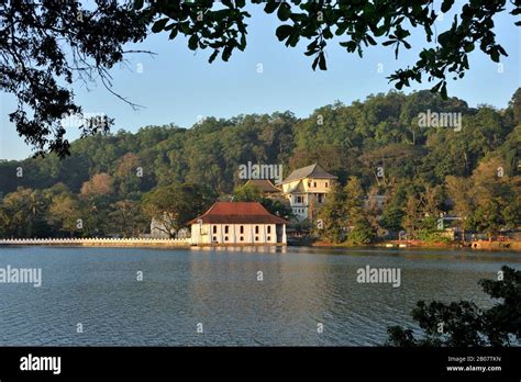 Kandy lake hi-res stock photography and images - Alamy