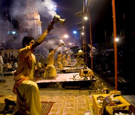 Ganga_aarti_at_Varanasi - Flying High On Points