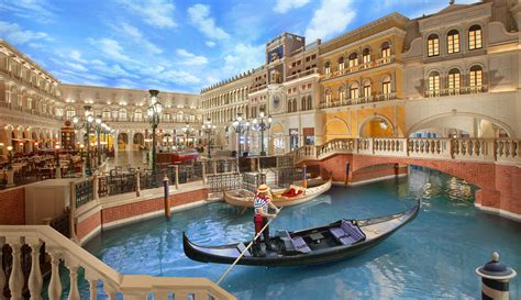 Gondolas at The Venetian and The Palazzo Best Las Vegas Hotels, Las ...