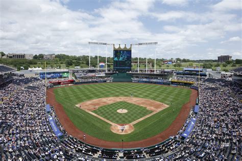 KC Royals: Stadium near Legends could be better option than downtown