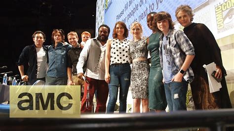 Backstage with the Cast at Comic-Con: The Walking Dead: Season 5 - YouTube