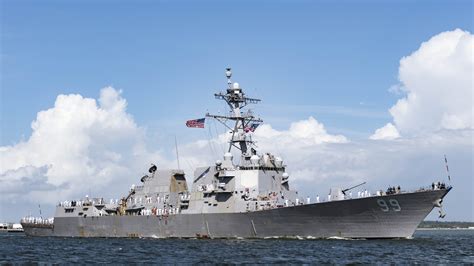 Arleigh Burke-class guided-missile destroyer USS Farragut (DDG 99 ...