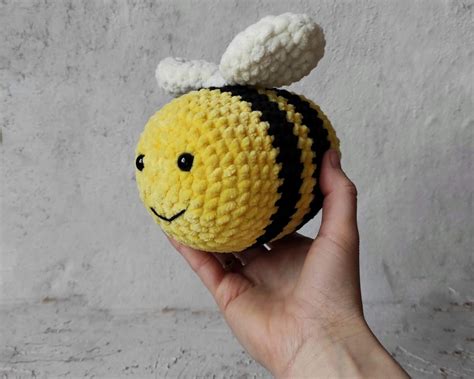 UKRAINIAN Bee Crochet Pattern Amigurumi Pattern for | Etsy