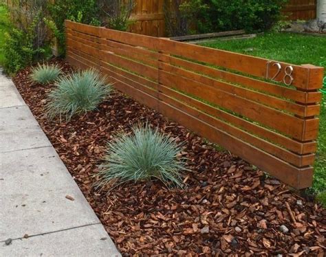 Modern horizontal wood slat fence with blue fescue and bark | - Modern ...