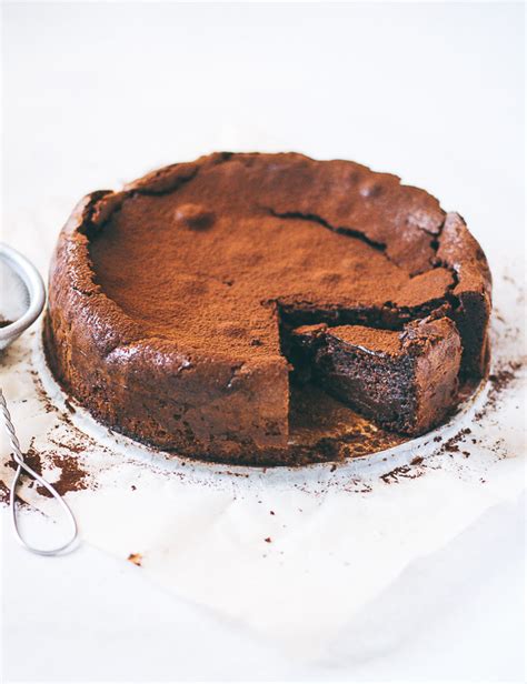 Chocolate Almond Torte - Pretty. Simple. Sweet.