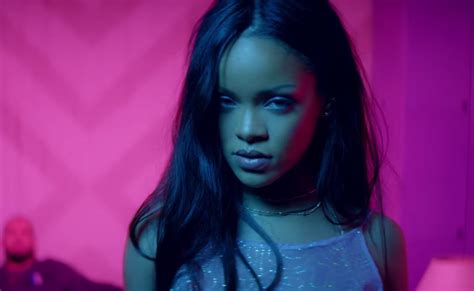 Rihanna: Work è la sua 25° Vevo Certified! ~ Booklet Music