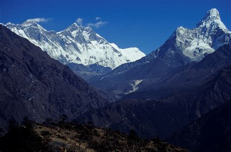 File:Nepal Mount Everest And Ama dablam.jpg - Wikipedia, the free ...