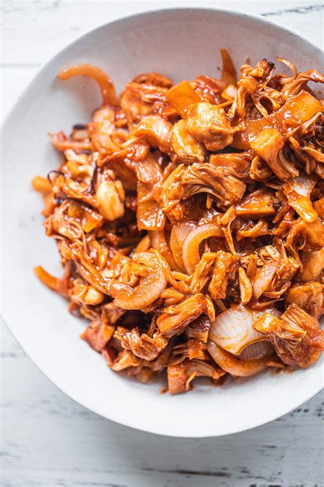 BBQ Vegan Pulled Jackfruit (Pulled 'Pork') | Earth of Maria