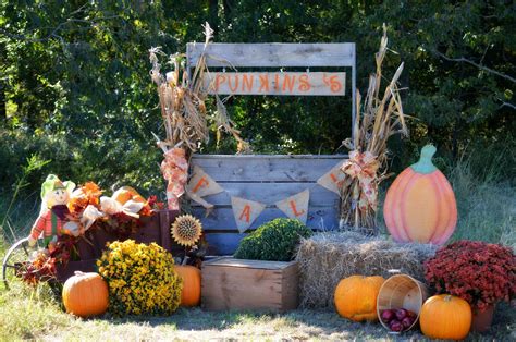 Fall Pumpkin stand | Halloween yard art, Halloween yard, Yard art