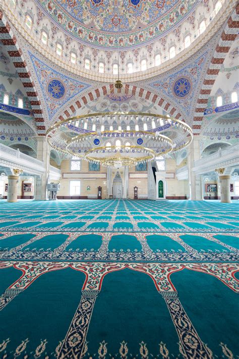 Beautiful interior architecture of a Fatih Sultan Mehmet Mosque ...