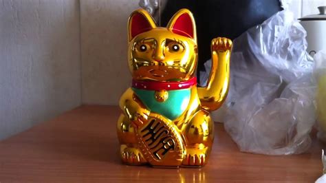 Lucky charm Chinese cat. - YouTube