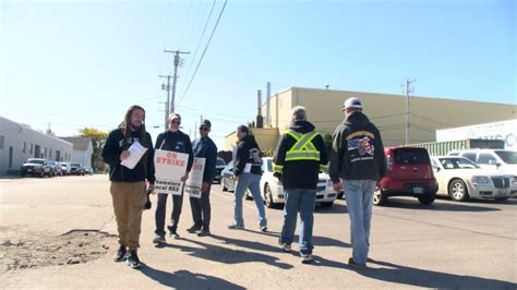 Sysco truck drivers go on strike in Warwick | ABC6