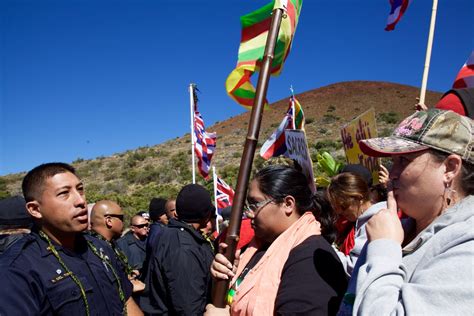 Photos: Hawaiians march in protest of a giant telescope - Business Insider