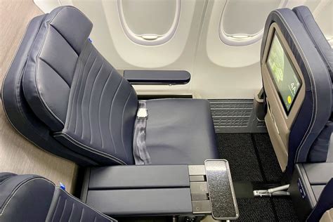 Where to sit: United’s Boeing 737 MAX 8 with the new signature interior