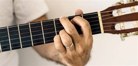 How to Play the G Chord on Guitar | Guitar Chords | Yousician