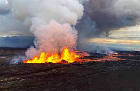 Images From the Ground and Space Reveal Mauna Loa’s Breathtaking ...