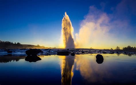 Geysers in Iceland: Geysir, Strokkur and the Haukadalur geothermal ...