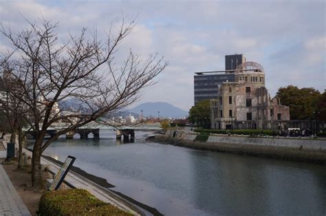 Hiroshima Atomic Bomb dome and River | Travel Arrange Japan