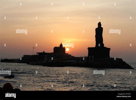 Sunrise at Kanyakumari. Seen is the Vivekananda rock Stock Photo - Alamy