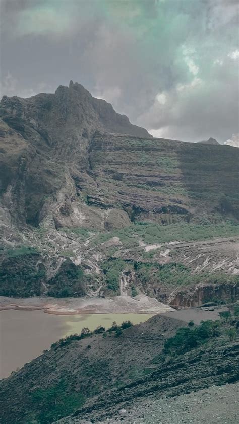 kawah gunung kelud