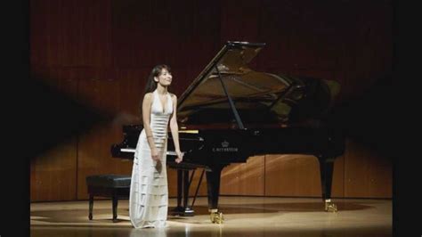 Alice Sara Ott plays Chopin Waltz - YouTube